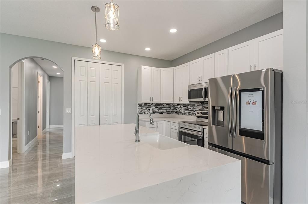 Activo con contrato: $420,000 (4 camas, 2 baños, 2171 Pies cuadrados)