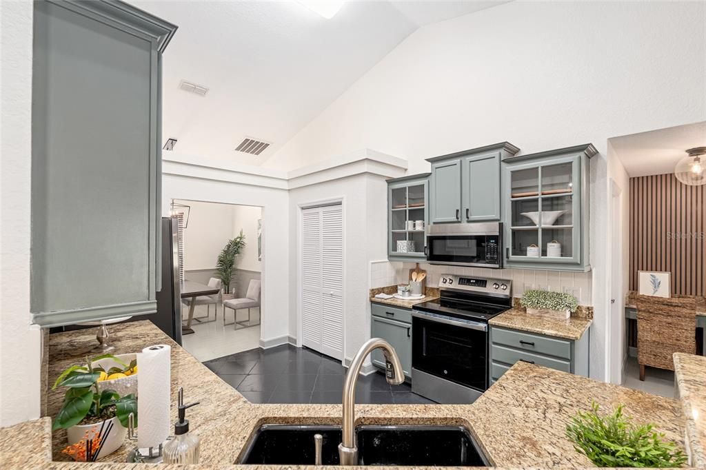 待售: $485,707 (4 贝兹, 3 浴室, 2475 平方英尺)