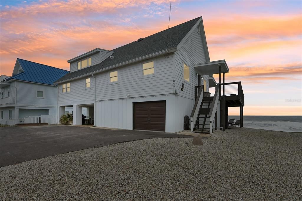 For Sale: $2,590,000 (5 beds, 3 baths, 2690 Square Feet)