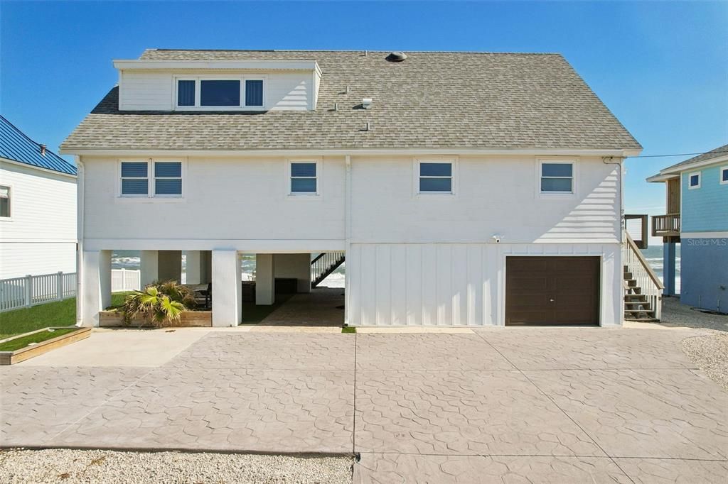 For Sale: $2,590,000 (5 beds, 3 baths, 2690 Square Feet)