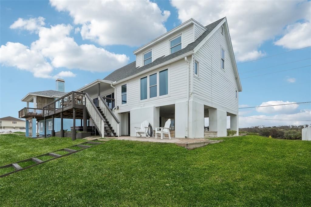 For Sale: $2,590,000 (5 beds, 3 baths, 2690 Square Feet)