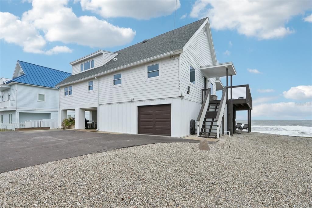 For Sale: $2,590,000 (5 beds, 3 baths, 2690 Square Feet)