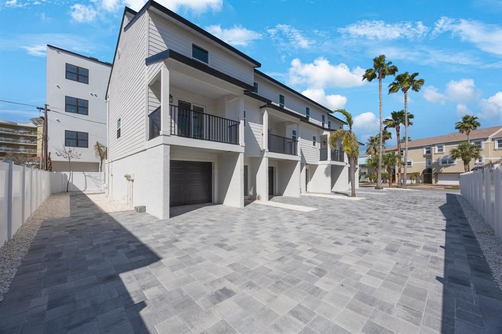 For Rent: $4,000 (2 beds, 2 baths, 1298 Square Feet)