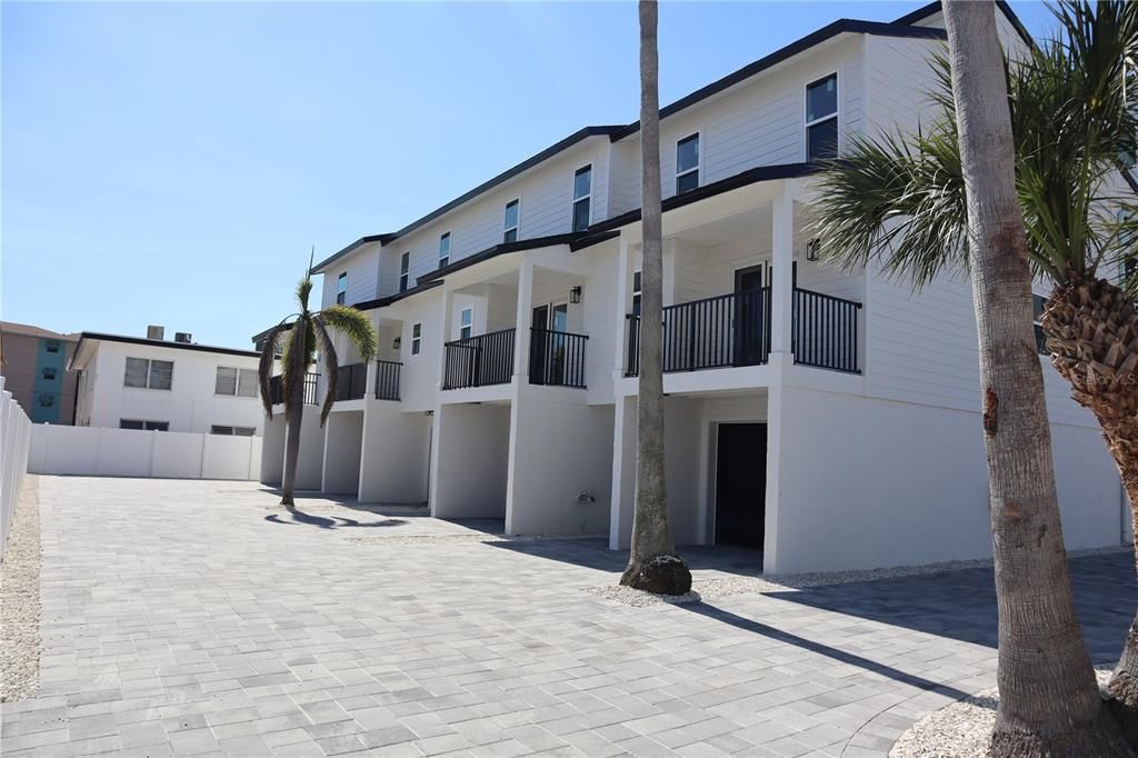For Rent: $4,000 (2 beds, 2 baths, 1298 Square Feet)