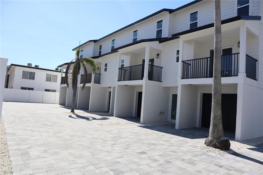 For Rent: $4,000 (2 beds, 2 baths, 1298 Square Feet)