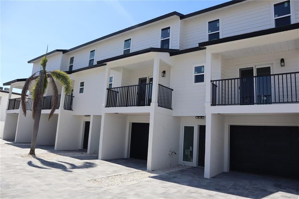 For Rent: $4,000 (2 beds, 2 baths, 1298 Square Feet)