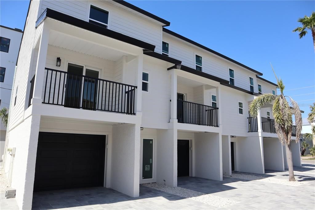 For Rent: $4,000 (2 beds, 2 baths, 1298 Square Feet)