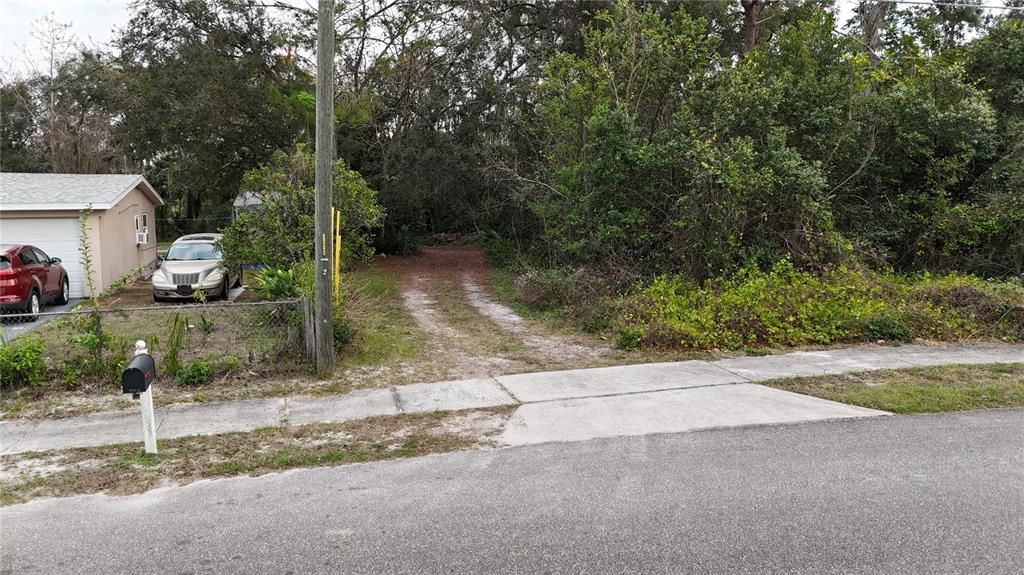 На продажу: $80,000 (0.50 acres)