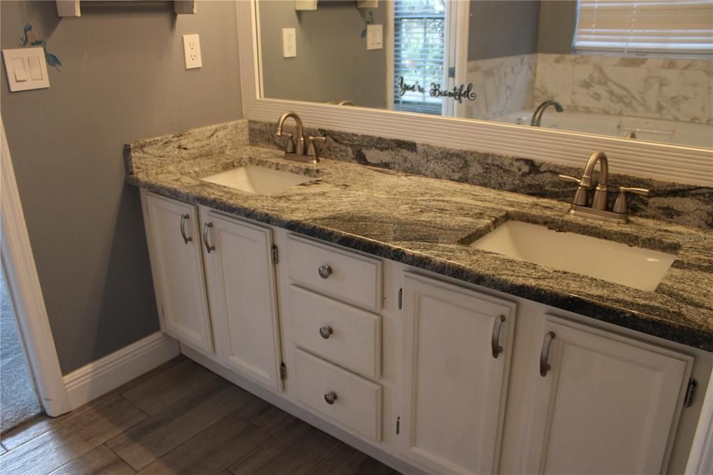 For Sale: $705,000 (3 beds, 2 baths, 2294 Square Feet)