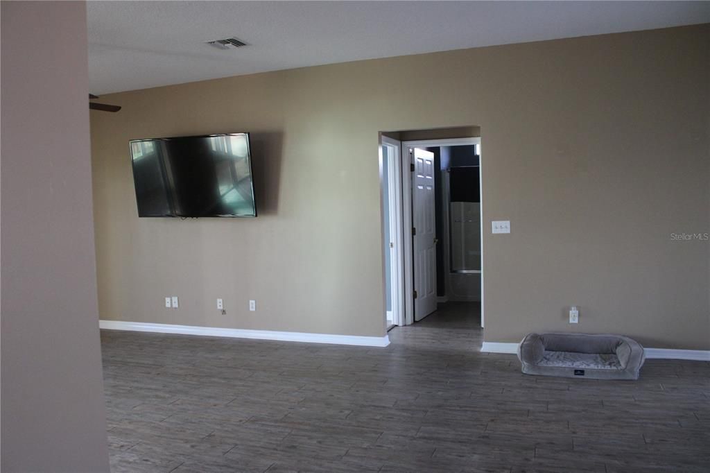 For Sale: $705,000 (3 beds, 2 baths, 2294 Square Feet)