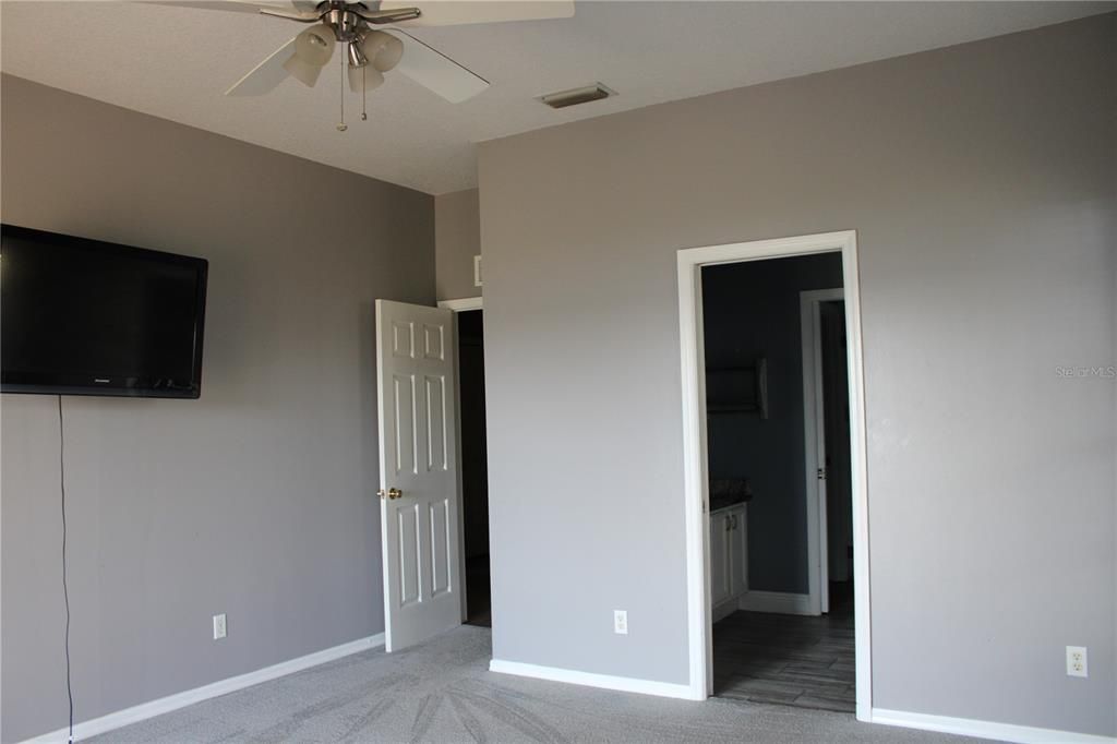 For Sale: $705,000 (3 beds, 2 baths, 2294 Square Feet)