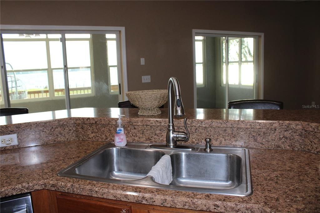 For Sale: $705,000 (3 beds, 2 baths, 2294 Square Feet)