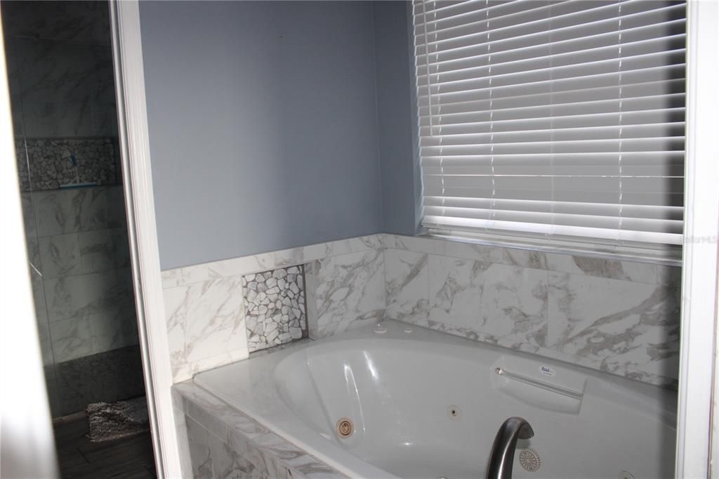 For Sale: $705,000 (3 beds, 2 baths, 2294 Square Feet)