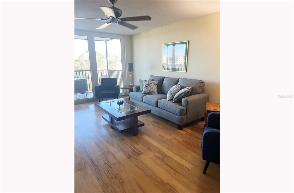 В аренду: $1,900 (2 спален, 2 ванн, 1147 Квадратных фут)