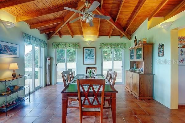 En Venta: $1,495,000 (3 camas, 3 baños, 2100 Pies cuadrados)