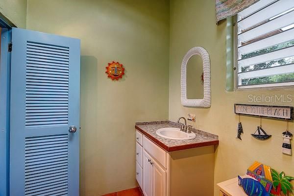 En Venta: $1,495,000 (3 camas, 3 baños, 2100 Pies cuadrados)