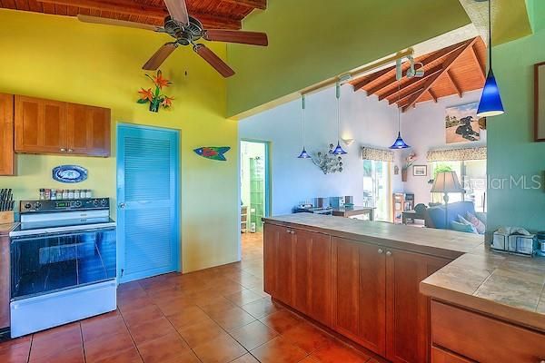 En Venta: $1,495,000 (3 camas, 3 baños, 2100 Pies cuadrados)