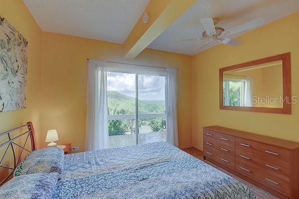 En Venta: $1,495,000 (3 camas, 3 baños, 2100 Pies cuadrados)