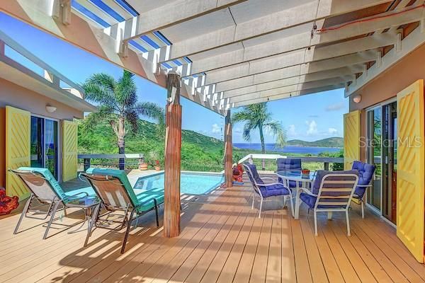 En Venta: $1,495,000 (3 camas, 3 baños, 2100 Pies cuadrados)