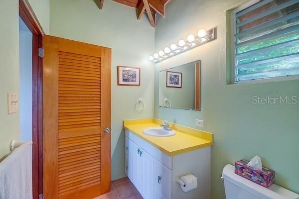 En Venta: $1,495,000 (3 camas, 3 baños, 2100 Pies cuadrados)