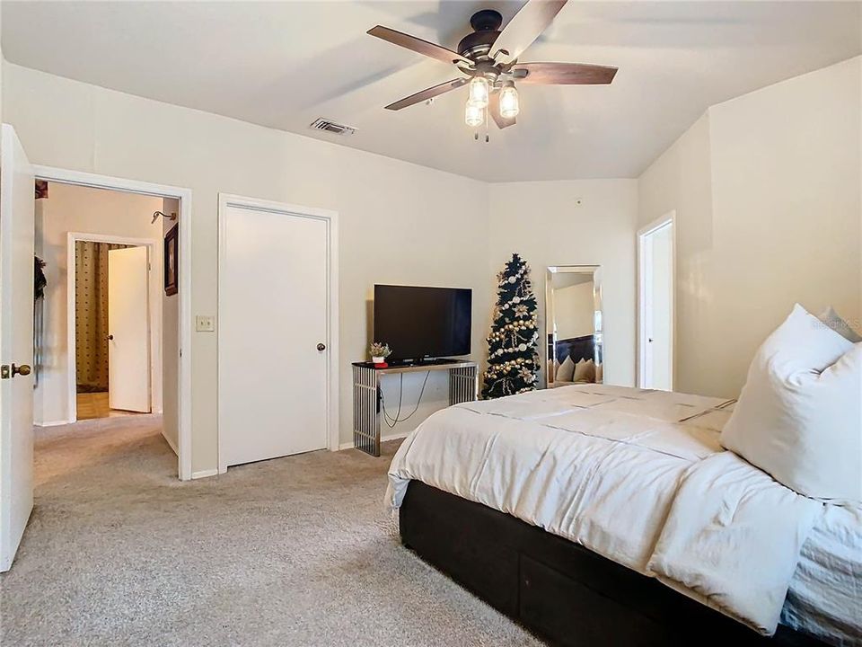 Active With Contract: $180,000 (2 beds, 2 baths, 1398 Square Feet)