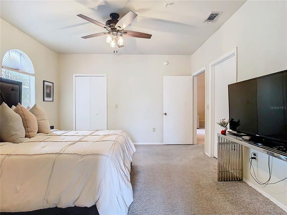 Active With Contract: $180,000 (2 beds, 2 baths, 1398 Square Feet)