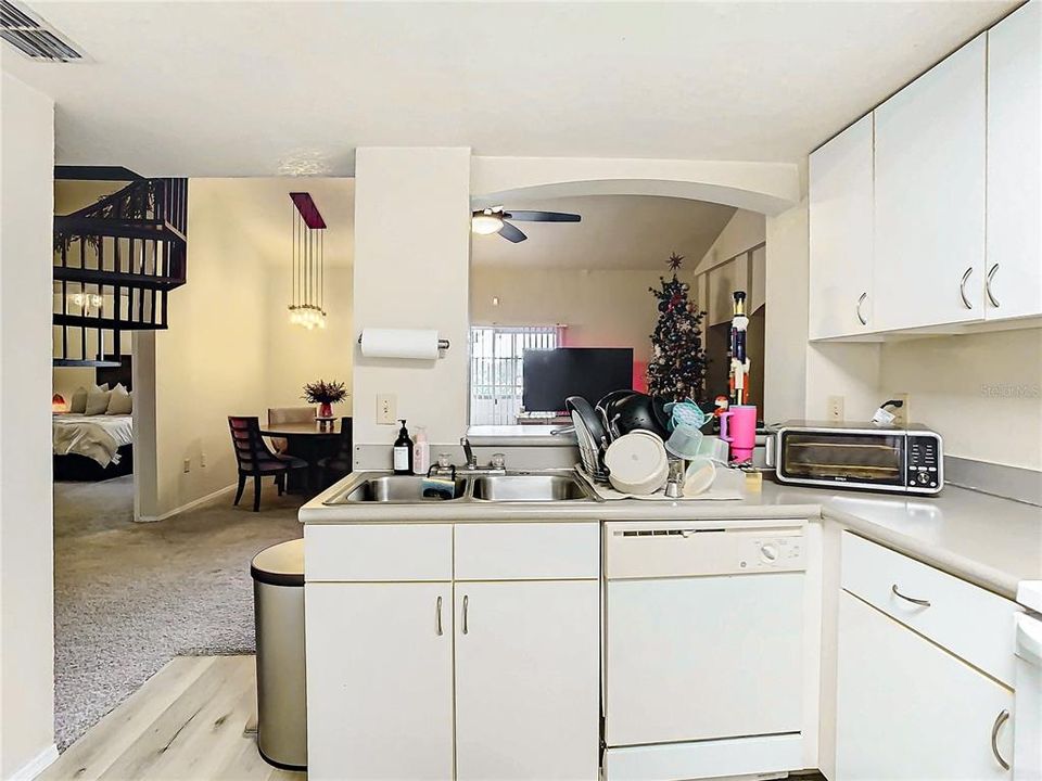 Active With Contract: $180,000 (2 beds, 2 baths, 1398 Square Feet)