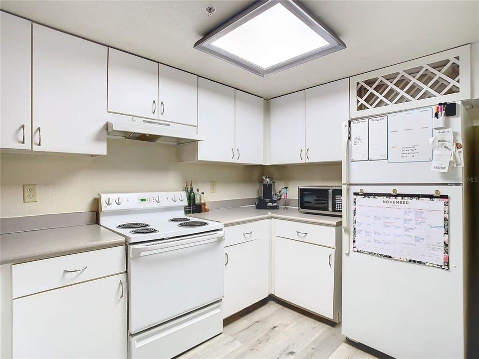 Active With Contract: $180,000 (2 beds, 2 baths, 1398 Square Feet)