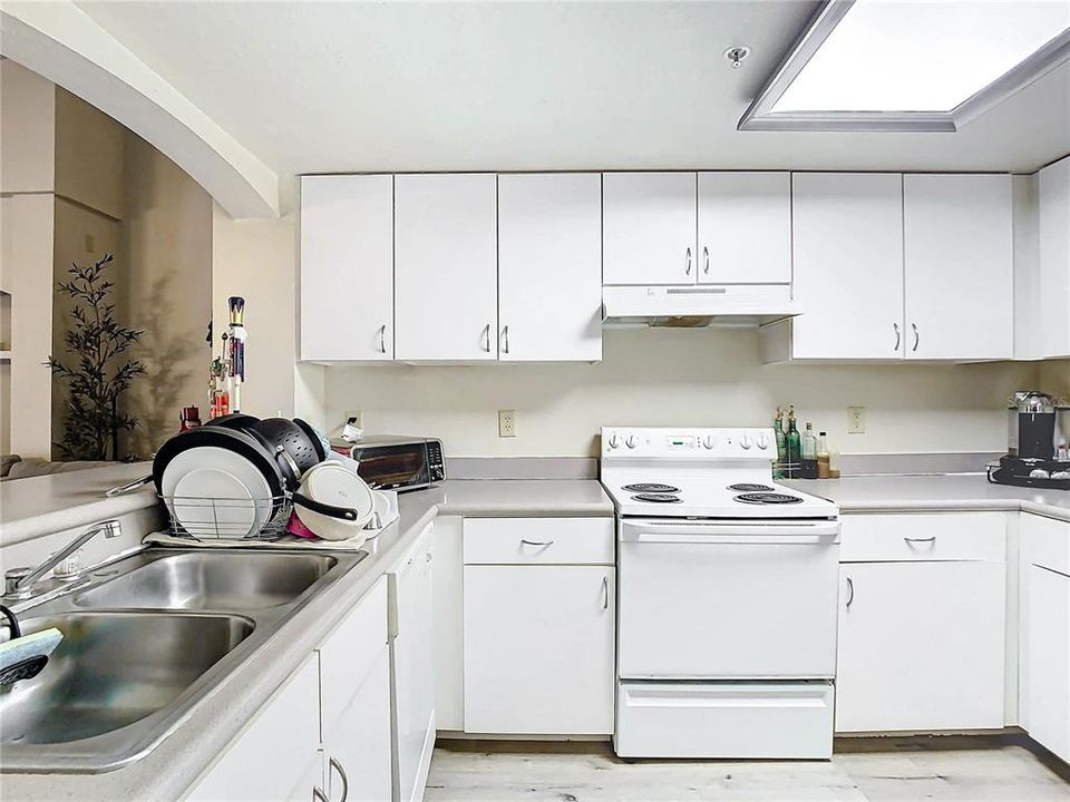 Active With Contract: $180,000 (2 beds, 2 baths, 1398 Square Feet)