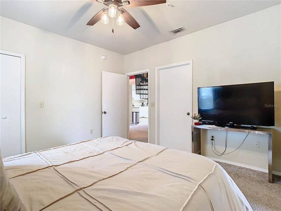 Active With Contract: $180,000 (2 beds, 2 baths, 1398 Square Feet)