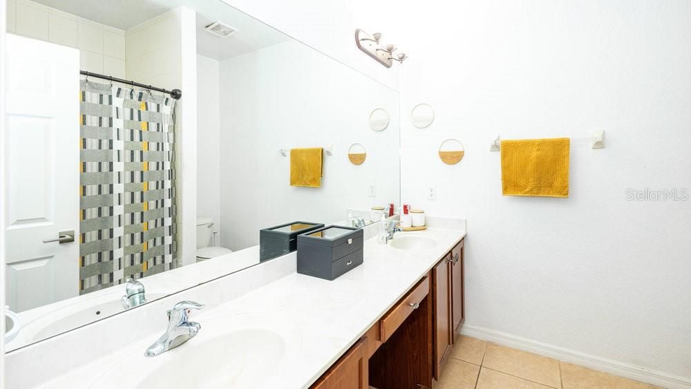 For Sale: $330,000 (3 beds, 2 baths, 1697 Square Feet)