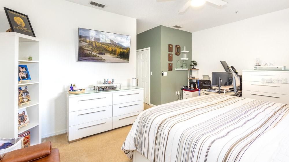 For Sale: $330,000 (3 beds, 2 baths, 1697 Square Feet)