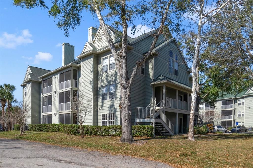 Recently Sold: $165,000 (2 beds, 2 baths, 943 Square Feet)