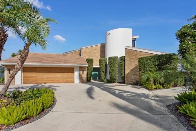 For Sale: $3,750,000 (4 beds, 4 baths, 4400 Square Feet)