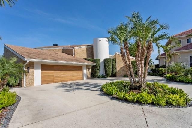 For Sale: $3,750,000 (4 beds, 4 baths, 4400 Square Feet)