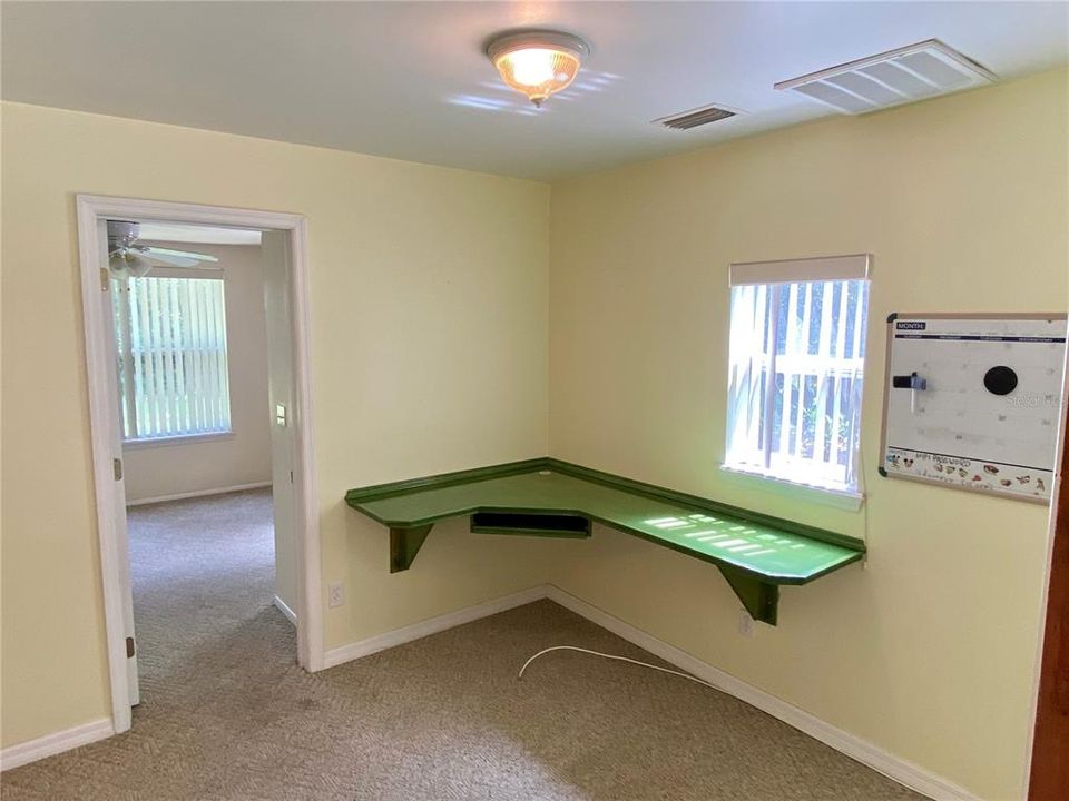 合同活跃: $199,900 (3 贝兹, 2 浴室, 1254 平方英尺)