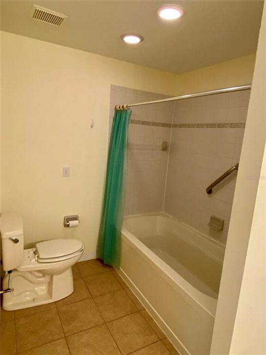 合同活跃: $199,900 (3 贝兹, 2 浴室, 1254 平方英尺)