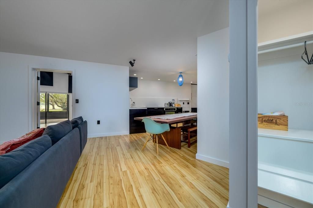 En Venta: $1,199,000 (3 camas, 2 baños, 2324 Pies cuadrados)