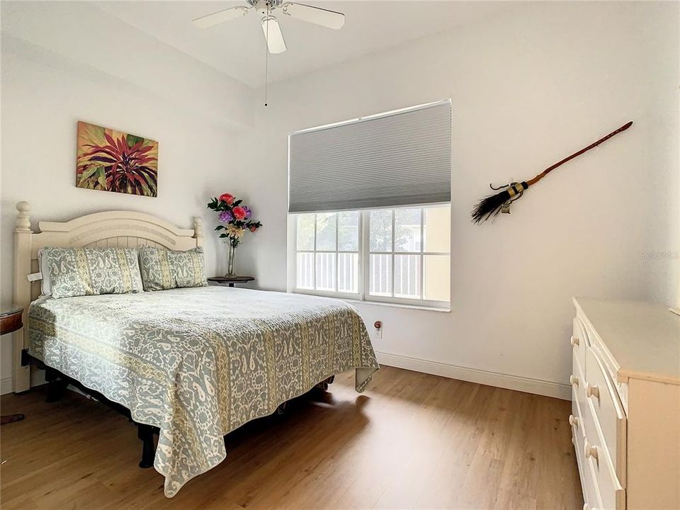 合同活跃: $2,750 (2 贝兹, 2 浴室, 1460 平方英尺)