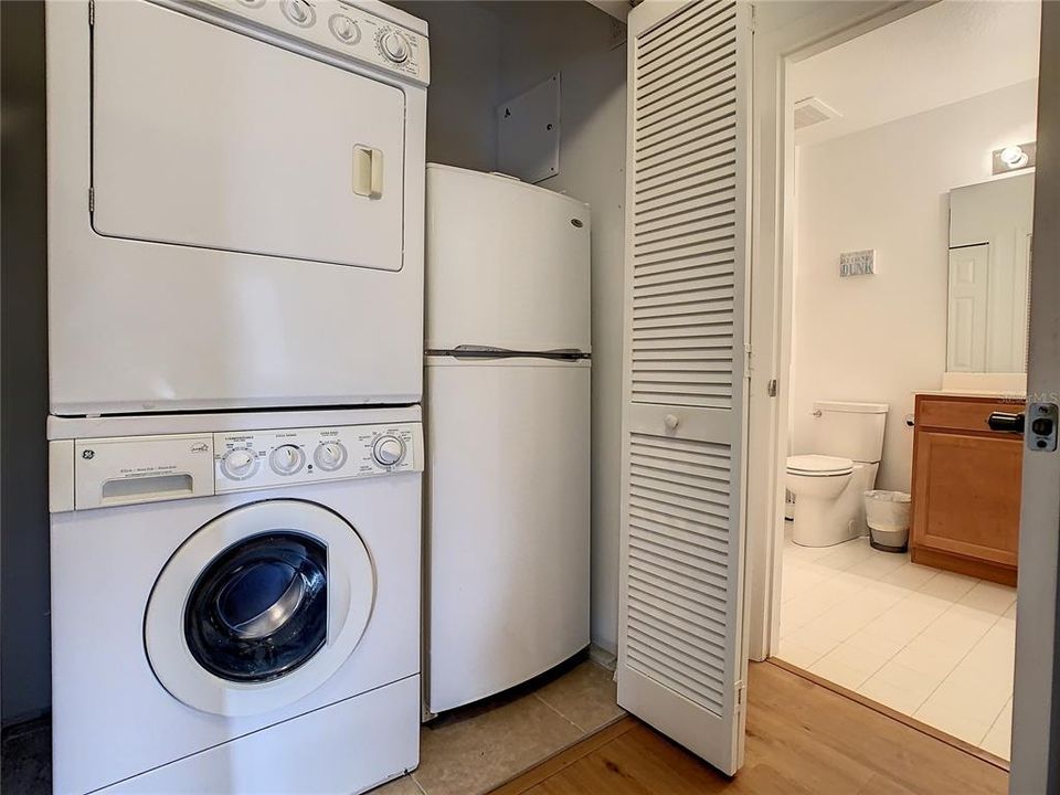 合同活跃: $2,750 (2 贝兹, 2 浴室, 1460 平方英尺)