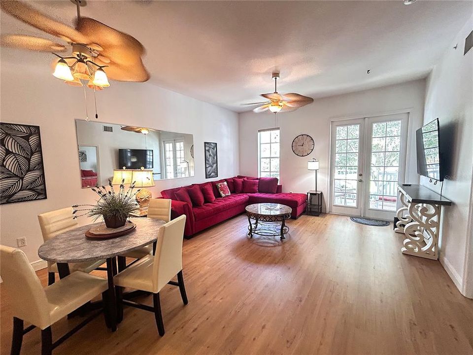 合同活跃: $2,750 (2 贝兹, 2 浴室, 1460 平方英尺)