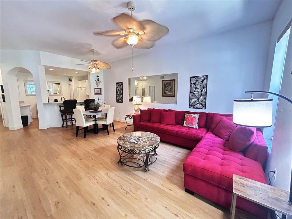 合同活跃: $2,750 (2 贝兹, 2 浴室, 1460 平方英尺)