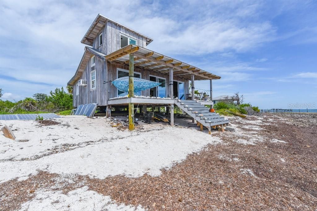 For Sale: $599,900 (2 beds, 2 baths, 750 Square Feet)