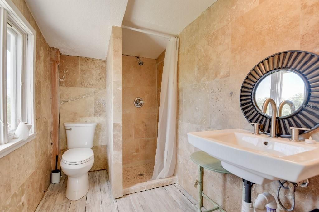 For Sale: $599,900 (2 beds, 2 baths, 750 Square Feet)