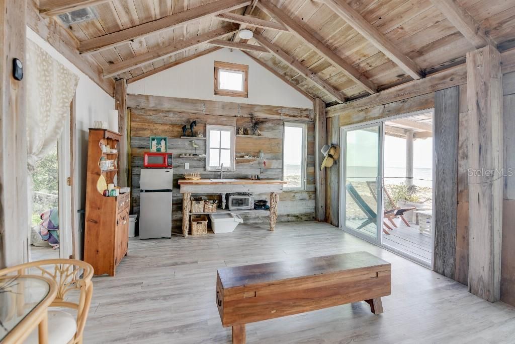 For Sale: $599,900 (2 beds, 2 baths, 750 Square Feet)