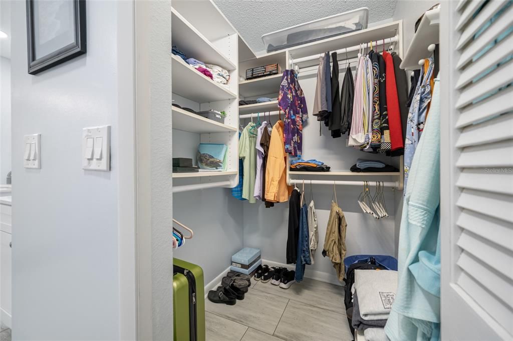 For Sale: $389,000 (4 beds, 2 baths, 1928 Square Feet)