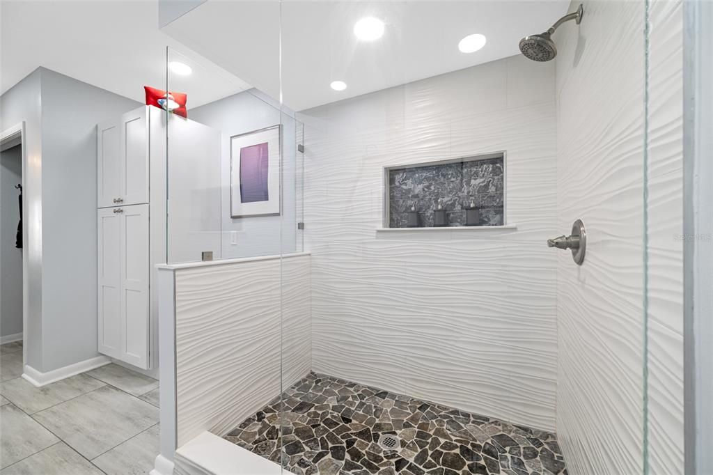 For Sale: $389,000 (4 beds, 2 baths, 1928 Square Feet)