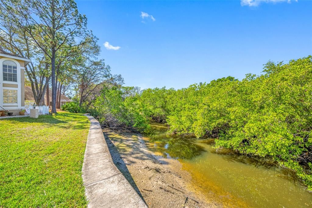 For Sale: $389,000 (4 beds, 2 baths, 1928 Square Feet)