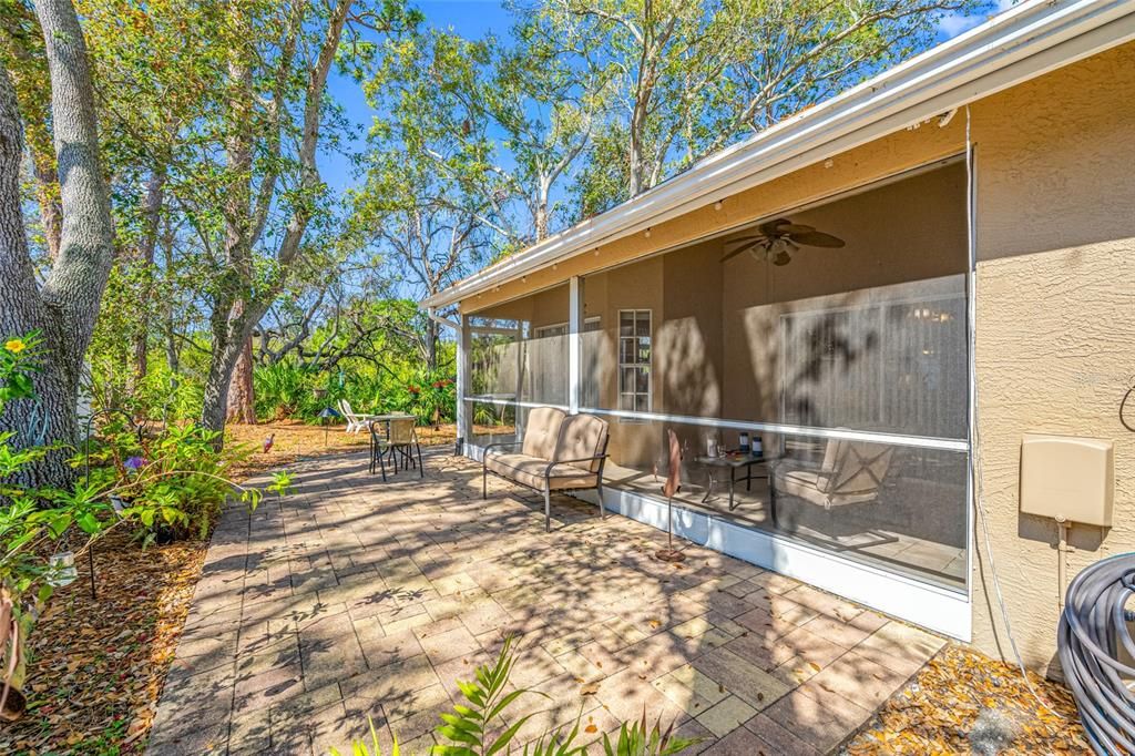 For Sale: $389,000 (4 beds, 2 baths, 1928 Square Feet)