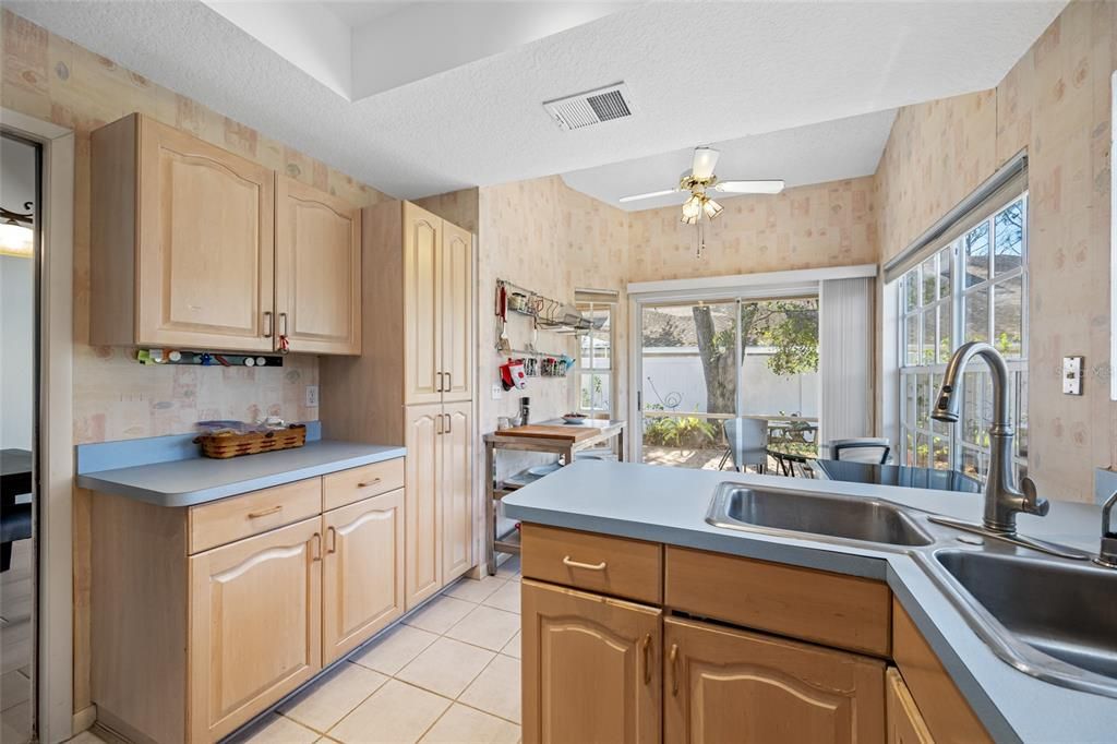 For Sale: $389,000 (4 beds, 2 baths, 1928 Square Feet)